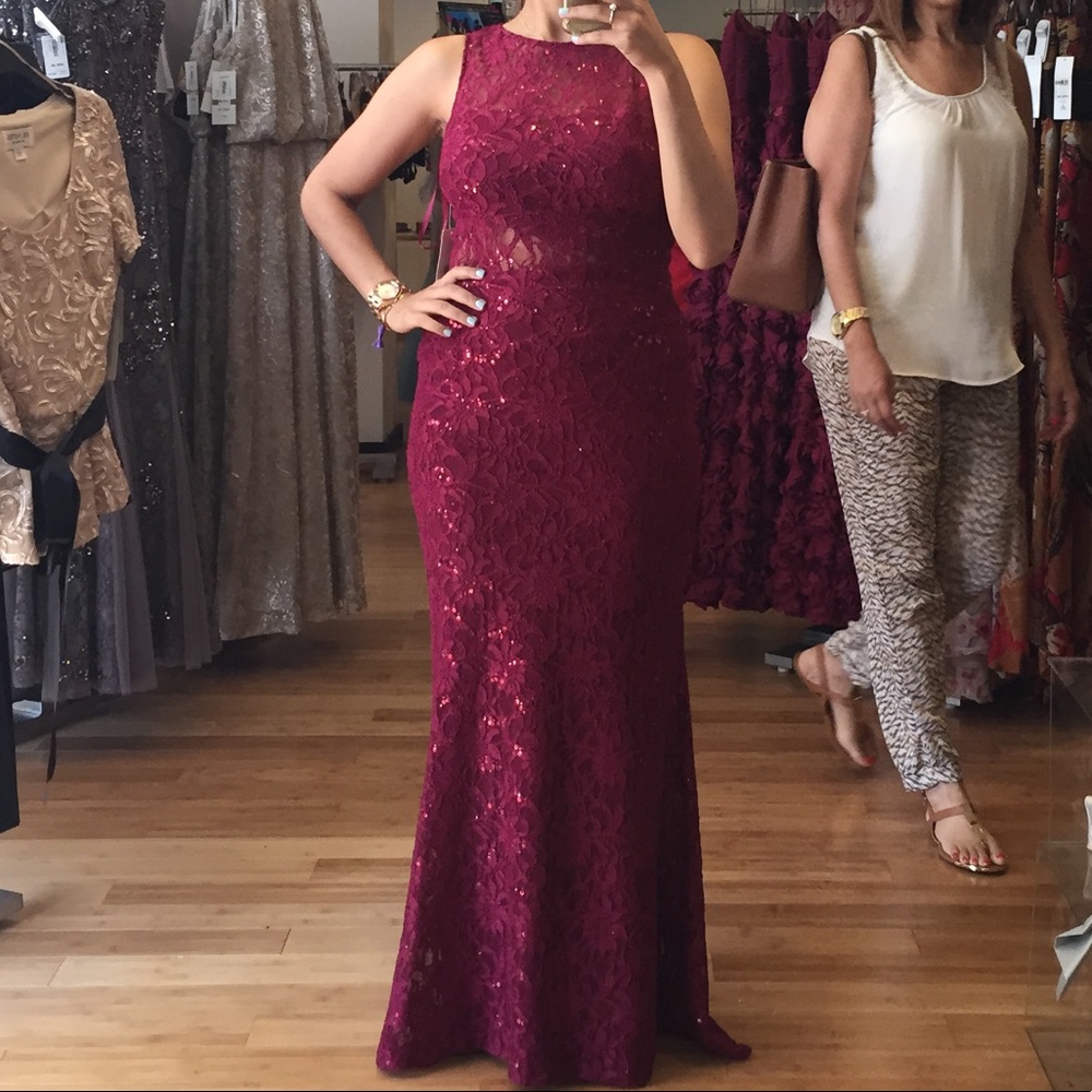 HAILEY LOGAN BY ADRIANA PAPELL evening dress